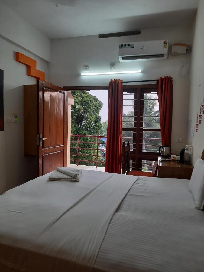 Pebblecoast Beach Resort โกวาลัม ภายนอก รูปภาพ